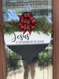 a christmas door hanger that says jesus is the reason for the season