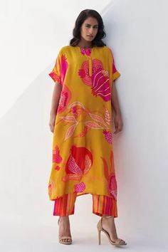 Shop for Archana Shah Yellow Saga Silk Oversized Kurta And Pant Set for Women Online at Aza Fashions Oversized Kurta Women, Loose Kurta For Women, Dresses For Oversized Women, Antifit Fashion, Kurta Silhouette, Hand Embroidery With Beads, Satin Kurta, New Suit Design, Embroidery With Beads