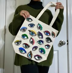 These hand painted optic totes are one of a kind Each bag is hand painted with love and completely original. No bag is exactly alike. Order today to receive a unique tote created with care! Allow me 1-3 weeks to complete and ship! As they are handmade, and only created upon order, I need this time to perfect your bag and have it completely dry before shipment! Care instructions: these totes are painted with a fabric medium but I do not suggest washing them or getting them wet!! spot clean if nec Handpainted Totes, Diy Tote Bag Design, Painted Canvas Bags, Handpainted Tote, Handpainted Tote Bags, Totes Ideas, Painted Purse, Posca Marker, Handpainted Bags