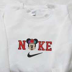 Introducing the Nike x Christmas Minnie Rose Flower Cartoon Embroidered Sweatshirt, a delightful collaboration that brings together style and holiday cheer. This sweatshirt features a charming embroidered design of Minnie Mouse surrounded by festive rose flowers, adding a touch of Disney magic to your wardrobe. Designed with meticulous attention to detail, this sweatshirt is crafted [...] Nike Cartoon, Disney Character Shirts, Nike Inspired, Nike Embroidery, Walt Disney Characters, Mickey Mouse Design, Kitty Accessories, Embroidered Shirts, Mickey Mouse Head