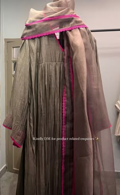 Sabyasachi Salwar Suits, Chanderi Suits Design, Sabyasachi Dresses, Stylish Kurtis Design, Colour Combinations Fashion, Womens Trendy Dresses, Casual Indian Fashion, Salwar Kamiz, Desi Fashion Casual