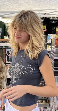 Indie Blonde Hair, Mid Length Hair Shaggy Layers, 70s Blonde Shag, Blonde Layers And Bangs, 70s Shag Haircut Women, The Cowgirl Cut, Shaggy 90s Hair, Shaggy Collar Bone Length Hair, 90s Wolf Cut Hair