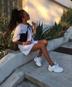 #womensfashion #womenswear #womensfashiontrends #streetstyle #streetwear #streetfashion #hypebeast #hypedashion #womensoutfits #fila #filashoes #tshirtdress #disruptor Instagram Baddie, Baddie Outfits