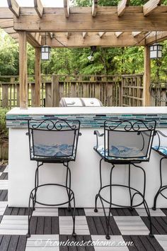 DIY Backyard Ideas (15 Awesome Projects To Build A Better Yard) Diy Backyard Ideas, Deck Tiles Patio, Arbor Ideas, Patio Edging, Easy Patio, Deck Makeover, Backyard Shade, Deck Tiles, Patio Tiles