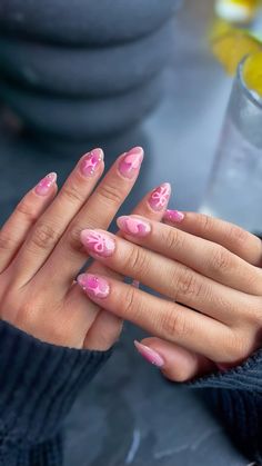 Pink blush nails with bows stars and sparkles. Aura effect on gel nails Aura Nails With Stars, Pink Blush Nails, Pink Coquette Nails, Nails With Bows, Nails With Stars, Nails Star, Birthday Nail Designs, Birthday Nail, Coquette Nails