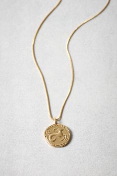 COLLIER-CAPRICORNE-OR-WOMANCE Capricorn Symbol, Capricorn Constellation, Capricorn Sign, December 22, Medallion Necklace, Constellations, Gold Plate, Plating, Signs