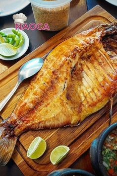 Fazer tambaqui assado de forno é muito simples e ótima opção para almoço em família. O peixe fica muito bem temperado e macio. Acpanhe. Seafood Recipe, Fitness Progress, Brazilian Food, Coffee Aesthetic, Fish And Seafood, Seafood Recipes, Food Art, A A, Seafood