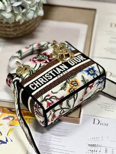 Charm - Dir Bags - 131 A+ Excellent Quality; Contact us if you've any questions in your mind. New Handbags, Bag Tags, Luxury Items, Dior Bag, Wallet Men, Evening Bags, Mini Bag, Contact Us, Paper Bag