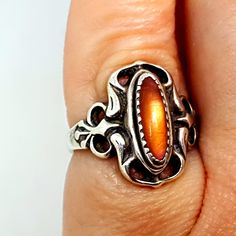 Very elegant ring to attract all eyes. Long live the glamor! Ring with beautiful details. Made of 925 silver and orange stone. Circa 1960. Weight: 4.16 grams - Dimensions: 15.80 mm which corresponds approximately to a size 5 1/2 USA. Composition: ** Sterling silver stamp. ** Orange agate. To see photos. We love the patina of time, but if you don't like it, you can spend some time cleaning and it will be perfect. The condition is good, with signs of use. It is not new, please see the photos, whic Vintage Adjustable Sterling Silver Opal Ring, Adjustable Vintage Sterling Silver Opal Ring, Vintage Silver Rings With Gemstone, Vintage Silver Opal Cabochon Ring, Antique Silver Opal Ring, Vintage Sterling Silver Opal Ring With Silver Color, Vintage Sterling Silver Rings With Stone Setting, Vintage Oval Cabochon 925 Stamped Rings, Vintage Sterling Silver Hallmarked Opal Ring