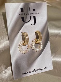 Details: * Gold: Brass + 18K Gold plated * Genuine Freshwater pearl ring on each earring (Removable pendant); Zircon hoops * No risk of allergy (nickel-free, lead-free, cadmium-free) * The shape and color of the pearls may vary * Size: hoop 15 mm; full length: 25 mm * Delivered with a cleaning cloth and a ready-to-gift jewelry storage pouch * FREE USAVEL GIFT BOX +50e GIFT At checkout, you can send your selected items straight to your friend or loved one and also write a note and greetings from you. Don't forget a gift note! Shop Freshwater pearl bracelet here: https://www.etsy.com/fi-en/listing/1491049121 WHAT KIND OF MATERIALS DO WE USE? https://www.usaveljewelry.com/materials Care instructions: do not shower, swim or sleep with the jewelry on, avoid contact with cosmetics, perfume, and Gold Pearl Hoop Earrings For Anniversary, Gold Cubic Zirconia Round Pearl Earrings, Pearl Chain Round Metal Earrings, Round Pearl Earrings For Anniversary, Anniversary Pearl Earrings Metal Round, Bridal Pearl Earrings, Freshwater Pearl Ring, Freshwater Pearl Earrings, Bridal Earrings Pearl