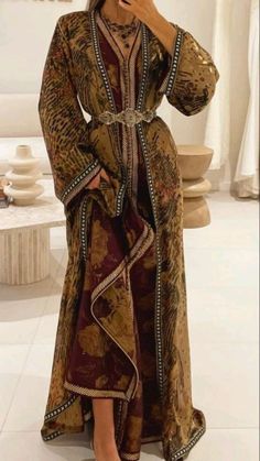 Turkish Dress Modern, Turkish Fashion Modern Style, Arab Fashion Modern, Moroccan Dress Kaftan, Moroccan Aesthetic, Algerian Clothing