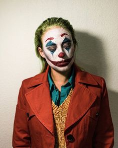 Female Joker Costume, Joaquin Phoenix Joker, Maquillage Halloween Simple, Badass Halloween Costumes, Joker Halloween Costume, Joker Halloween, Joker Makeup, Diy Costumes Women, Joker Costume