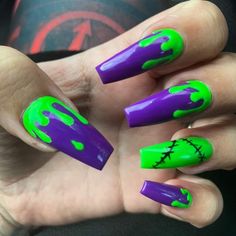 Neon Green And Purple Nails Design, Dripping Halloween Nails, Hulk Nails Art, Purple Green Nails Halloween, Neon Nails Halloween, Halloween Slime Nails, Slime Nails Design, Cute Spooky Halloween Nails Designs, Neon Purple And Green Nails