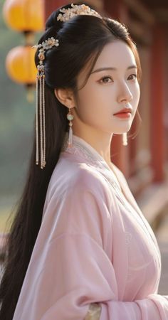 Traditional Chinese Hanfu. Ideal for festivals and special occasions. Embrace the elegance of ancient China with these exquisite outfits. Hanfu Headdress, Chinese Hairstyle Traditional, Asian Hairstyles Women, Chinese Traditional Hairstyles, Traditional Asian Hairstyles, Hanfu Aesthetic