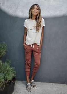 Joggers Outfit, Sincerely Jules, Mode Casual, Dion Lee, Looks Chic, Outfits Casual, Elie Saab, Outfit Casual, Outfits Casuales