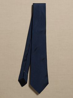 The perfect finishing touch, this tie is made from soft and smooth silk.  Fabric from Italy's Ratti Mill.  Measures 3" at widest point.  Length: 58" (147cm) Max width: 3" Fall Ties, Grey Suit, Navy Tie, Winter 2023, Silk Ties, Silk Fabric, Black And Navy, Banana Republic, Mens Accessories