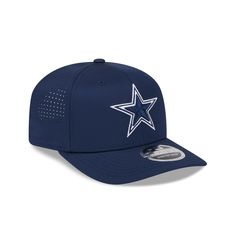 The Dallas Cowboys Perform 9SEVENTY Stretch-Snap Hat features an embroidered Cowboys logo at the front panels with a matching New Era Flag at the left-wear side. Additional details include a gray undervisor and a snapback closure at the rear. Fitted Flat Bill Trucker Hat For Sports, Navy Snapback Hat For Game Day, Team-colored Flat Bill Trucker Hat For Streetwear, Throwback Sports Trucker Hat With Flat Bill, Throwback Flat Bill Trucker Hat For Sports, Casual Team-colored Six-panel Snapback Hat, Navy Snapback Hat With Embroidered Logo For Sports, Sporty Team-colored Snapback Hat With Flat Bill, Fitted Casual Snapback Hat For Sports