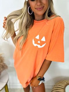 Jack O’ Lantern Tee- Limited Edition Only one of each size and we will not be restocking! Sizes: S-3XL TAT: 7-14 business days We recommend sizing up 1-2 sizes for oversized fit Cricut Images, Diy Shirts, Tshirt Ideas, Diy Shirt, Festive Holiday, Beauty Collection, Cute Fits