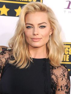 The Best Lobs of 2014 - Lob Hairstyles 2014 Margot Robbie Brunette, Margot Robbie Hair, Makeup Tip, Long Bob Haircuts, Lob Hairstyle, Lob Haircut, Long Bob Hairstyles, Long Bob