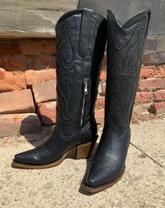 Snip Toe Cowgirl Boots, Glass Heels, Western Store, Cowgirl Boot, Cowgirl Western, Western Boot, Goodyear Welt, Heel Type, Cowgirl Boots