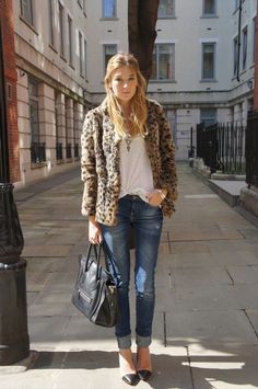 The Entertaining House - leopard print is the cat's meow! Leopard Print Fur Coat, Vintage Fur, Jeans Outfit, Simple White, Short Coat