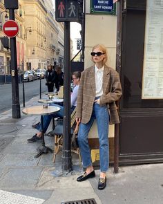 4 Back To Office Trend Pieces That Will Make You Excited Come To Work Camel Blazer Outfits Women, Plaid Blazer Outfit, Oversized Blazer Outfit, Blue Blazer Outfit, Back To Office, Capsule Wardrobe Casual, Classic Style Outfits, Blazer Outfit, Europe Fashion