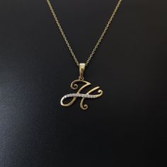 This is an exquisite initial diamond charm pendant set in 14K Solid Gold.  An elegant design, perfect for any occassion ITEM DETAILS: ✓ Letter  : H ✓ Gold Kt: Solid 14K Yellow Gold ✓ 14 K Gold Weight : 1.10 grams ✓ Diamond Shape/ Cut: Round Brilliant ✓ Diamond weight: 0.10 carats  ✓ Diamond No.: 11 Natural Diamonds ✓ Diamond Color: I-J ✓ Diamond Clarity: SI ✓ Gross Weight: 1.12 grams >>The Gold purity is guaranteed and it comes with authentic 14K gold hallmark. >>Jewlery Report provided as well certified by International Gemological Institute (IGI). >>A-Z letters available on my Etsy Shop. CUSTOMER SUPPORT: We are available 24/7 to respond to all your queries! PACKAGING: The pendant comes in layers of safe and secure wrapping along with a free Handmade Jewelry Box. Latest Gold Pendant Jewelry, Gold Initial Pendant, Locket Design, Bridal Jewelry Vintage, Pretty Jewelry Necklaces, Handmade Jewelry Box, Unique Pendant Necklace, Bezel Pendant, Diamond Charm