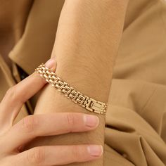 With a watchband-inspired link, the Francis Bracelet exudes luxury and cool. This slinky mesh bracelet looks substantial and feels comfortable. The foldover clasp makes for easy closure. For a bolder take on this bracelet, see the Francis Mega Bracelet. Finished in high-polish gold. gold tone dipped brassfinish: high polishwatch chain linkfoldover clasp product measurements:length: 17.8cm / 7"width: 9.3mm / 0.40"cuff height: 2.5mm / 0.10" weight: 12.74g / 0.45oz JB2082-HPG imported Solid Gold Bracelet, Jenny Bird, Soft Nails, Mesh Bracelet, Virtual Fashion, Watch Chain, Gold Bracelet Chain, Gold Dipped, Gold Gold