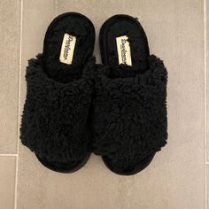 Dearfoams Cozy Comfort Woman’s Teddy Pile Scuff Slippers Size 5/6 Brand New Without Tags Smoke Free /Pet Free Home Cozy Black Slippers For Indoor Use, Cozy Black Indoor Slippers, Casual Slip-on Slippers With Soft Texture, Cozy Super Soft Black Slippers, Cozy Black Super Soft Slippers, Comfortable Black Super Soft Slippers, Black Casual Slippers For Indoor Use, Casual Black Indoor Slippers, Black Closed Toe Indoor Slippers