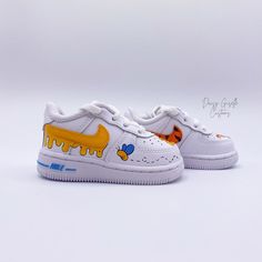 Nike Shoes Art, Custom Forces, Custom Baby Shoes, How To Wash Shoes, Custom Sneakers Diy, Shoe Painting, Diy Sneakers, Custom Af1, Winnie The Pooh Baby Shower