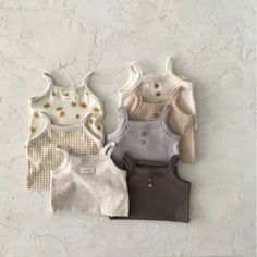 Sleeveless Cotton Bodysuit For Loungewear, Summer Sleeveless Bodysuit For Everyday, Sleeveless Summer Bodysuit For Everyday, Beige Tops For Summer Playwear, Summer Sleeveless Bodysuit, Casual Beige Cotton Bodysuit, Cotton Summer Bodysuit For Everyday, Cotton Bodysuit For Everyday Summer Wear, Spring Beige Cotton Bodysuit