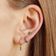 These tiny studs are inspired by nature. Two delicate, green, wing shaped leafs to give your ear stack the ultimate finishing touch in bright emerald green. Ideal to stack with all other minimal earrings and striking enough to wear solo.Details:•18k gold plated•925 Sterling Silver base•Stone: Green Zirconia•Hypoallergenic (lead and nickel free)⍚ Sold individually and in pairs⍚ This listing only includes the green studs⭐︎ If you'd like to see more dainty jewelry, click here to visit our shop: www Dainty Gold Earrings, Small Gold Hoop Earrings, Emerald Earrings Studs, Tiny Studs, Emerald Earrings, Green Earrings, Delicate Earrings, Mua Sắm, Stud Earrings Set