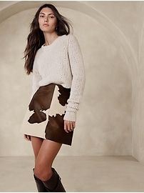 Maryam Haircalf Leather Mini Skirt | Banana Republic Short Mini Skirt, Western Skirts, Stylist Fashion, Business Outfits Women, Leather Mini Skirt, Skirts And Dresses, Invisible Zip, Leather Mini Skirts, Rich Girl