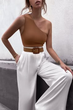 Adrette Outfits, Looks Chic, 가을 패션, Looks Style, Mode Inspiration, White Pants, Looks Vintage, Summer Outfits Women, Outfits Casuales