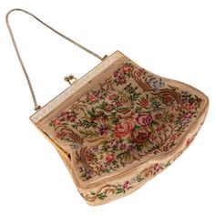 1950s bag with embroidery and silk. Luxury Vintage Embroidered Bag, Bag With Embroidery, Bag Embroidery, Fabric Silk, Desk Accessories, Decorative Objects, Jewelry Collection, Embroidery, Baking