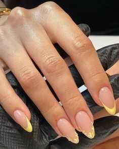 Unghie Sfumate, Classy Acrylic Nails, Almond Acrylic Nails, Soft Nails, Yellow Nails, Nails Coffin