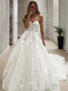 A-Line Sweetheart Chapel Train Tulle Wedding Dresses For Black girls With Appliques Lace Glitter Prom Dress, Tulle Wedding Dresses, Dresses With Appliques, Prom Dress Pictures, Cathedral Bridal Veils, Mini Homecoming Dresses, Prom Dresses With Pockets, Mermaid Bridesmaid Dresses, Wedding Dresses Corset