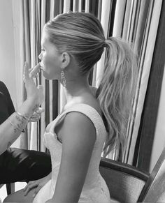 Hailey Bieber Wedding Hairstyle, Wedding Hairstyles Hailey Bieber, Delaney Childs Bun Wedding, Hailey Bieber Bun Wedding, Hailey Bieber Hair Up Do, Gf Lunch, Charlotte York, Gift Favors, Formal Hair