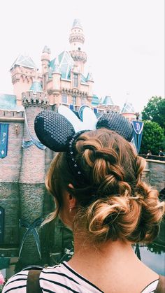 Fun Disney Hairstyles, Disney Hairstyles For Park, Updos For Disney World, Short Hair Disney Hairstyles, Hairstyle With Mickey Ears, Disney Hairstyles With Ears Short Hair, Makeup For Disney World, Disneyland Hairstyle, Disney World Makeup