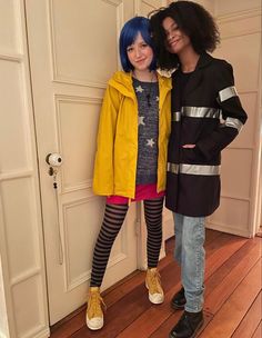 Coraline And Whybee Costume, Halloween Costumes Gender Neutral, Caroline And Wybie Costume, Androgynous Halloween Costumes, Coraline Aesthetic Outfit, Indie Halloween Costumes, Lesbian Halloween Costumes, Coraline Wybie, Coraline Halloween Costume