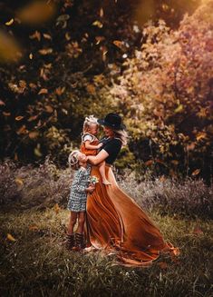 Autumn Family Photoshoot Outfits, Fall Inspired Outfits, Burnt Orange Skirt, Outfit Coordination, Family Photos What To Wear, Big Family Photos, Fall Family Portraits, Maternity Photoshoot Outfits, Fall Family Photo Outfits