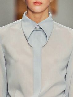 Issey Miyake f/w 2012 Mode Origami, Áo Blu, Fashion Design Inspiration, Detail Couture, Origami Fashion, Clothing Details, Fashion Inspiration Design, Elegant Chic, Looks Style