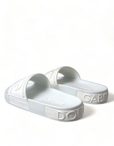 DOLCE & GABBANA Gorgeous brand new with tags, 100% Authentic Dolce & Gabbana white logo embossed slides are crafted with rubber in Italy and feature a wide strap and heel counter with tonal branding, a molded footbed and a lightweight sole. Model: Sandals slides flats Material: 100% Rubber Colour: White Logo details Made in Italy Italy Logo, Men Parka, Rubber Sandals, Denim Jacket Men, Dolce E Gabbana, Boot Pumps, Mens Shoes Boots, Ballerina Flats, Seychelles