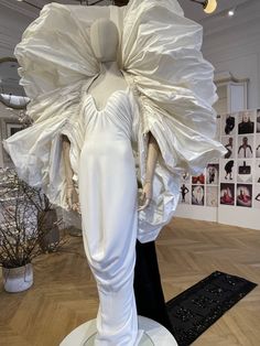 Structural Fashion Design, Mode Origami, Draping Ideas, Dancing Drawings, Sculptural Fashion, Draping Fashion, Paper Fashion, Concept Clothing, Dresses Casual Winter