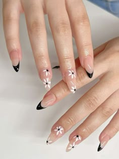 White Nails With Black Flower Design, Unghie Nail Art, Color Nails, Clear Nails, Stick On Nails, Prom Nails, Floral Color