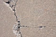 How to Fix Cracks in a Concrete Driveway Fix Cracked Concrete, Repair Concrete Driveway, Concrete Floor Repair, Vogue Decor, Concrete Refinishing, Cement Driveway, Repair Cracked Concrete, Concrete Repair Products, Driveway Repair