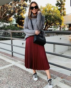 Red Midi Skirt Outfit Winter, Satin Pleated Skirt Outfit, Pleated Skirt Outfit Casual, Red Midi Skirt Outfit, Burgundy Pleated Skirt, Pleated Outfit