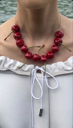 jacquemus "LE CHOUCHOU" cherry necklace Cherry Necklace, Fruit Jewelry, Ceramic Jewelry, Chunky Necklace, Girly Jewelry, Style Board, Jewelry Inspiration, Metallica, Jewelry Accessories