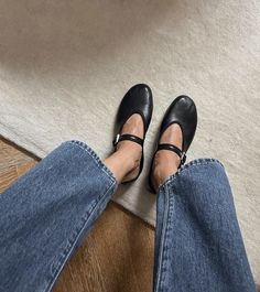 Scandi Fashion, Birkenstock Outfit, Ugly Shoes, Patent Leather Loafers, Copenhagen Style, Fashion Photography Inspiration, How To Make Shoes, Leather Ballet Flats, Ballerinas