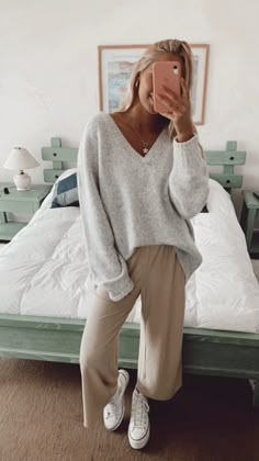 Midsize Closet Staples, Women’s Trendy Business Casual, Loose Fit Shorts Outfit, Cute Comfy Study Outfit, Soft Comfy Outfits, Outfits For Twenty Somethings, Cozy Fall Outfits 2023, Trendy Teacher Outfits 2022, Causal Comfy Outfits